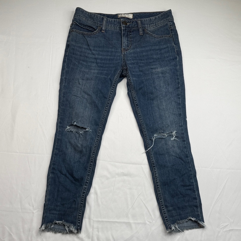Free People Dark Blue Distressed Cropped Jeans size 27 frayed distressed dark